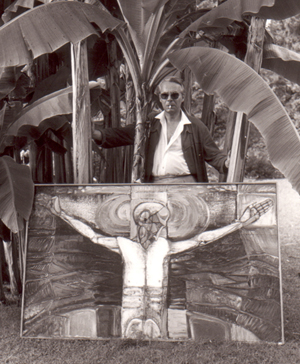 Roger Descombes, Portrait de l'artiste vers 1962 au Jardin botanique du Tessin avec son tableau du Christ sur la croix, 1962 - Photographie de l'artiste tenant son tableau du Christ au Jardin Botanique du Tessin vers 1962